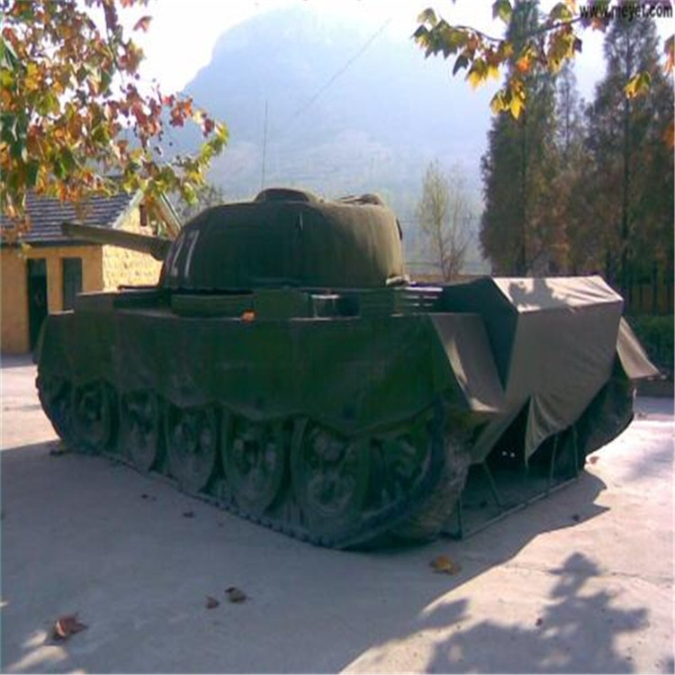 东方大型充气坦克